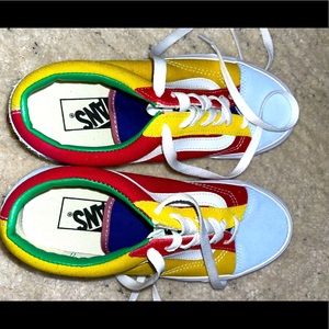 VANS / 6.5 women/5 men / worn once/ excellent